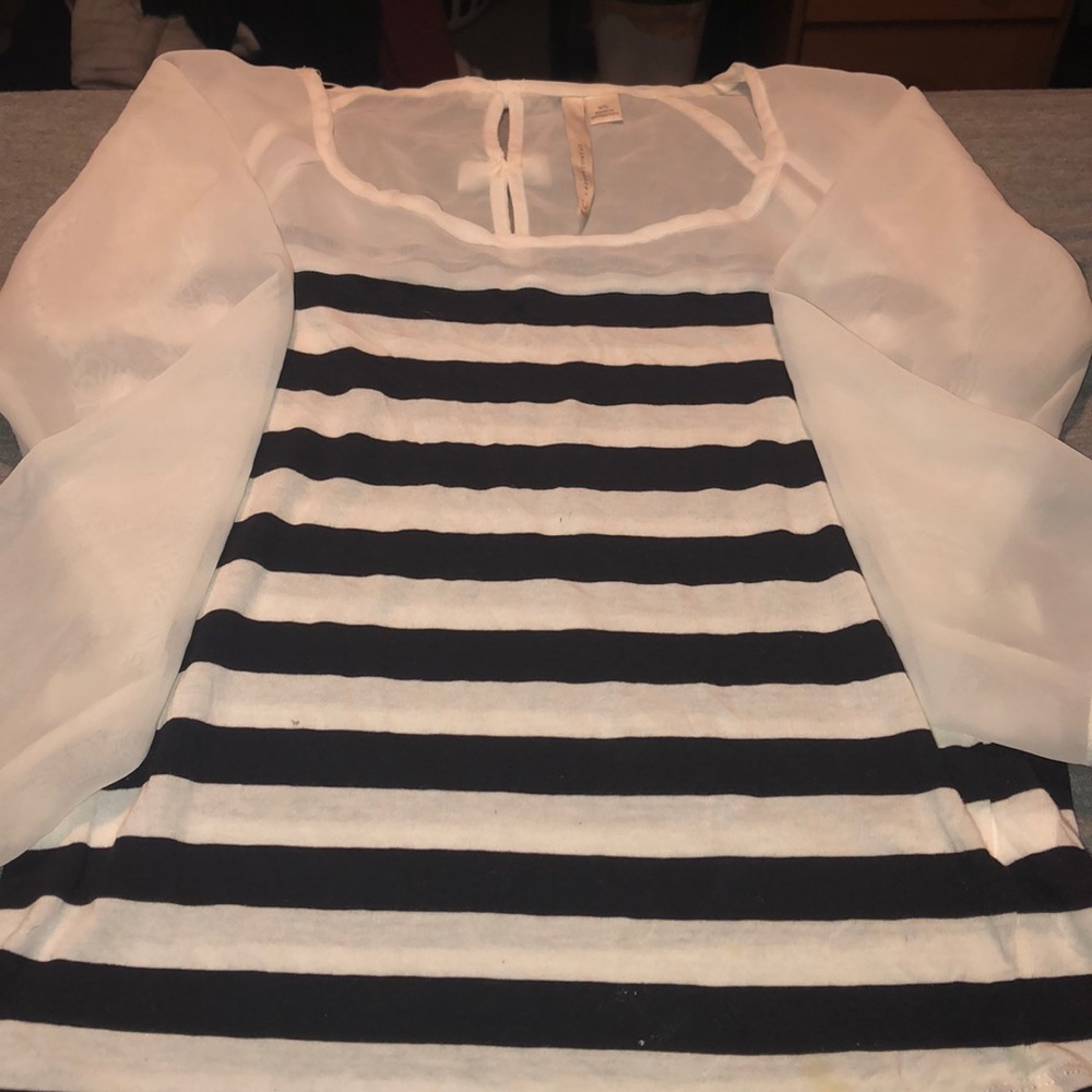 Black and white mid sleeve mesh top